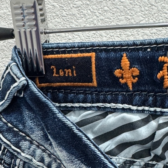 Rock Revival Leni straight 26 Distressed Jeans. - Picture 5 of 10